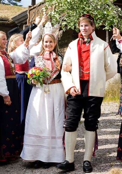 Tradičné poľské svadobné oblečenie