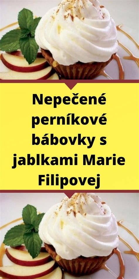 Fotografia bábovky s jablkami a polevou