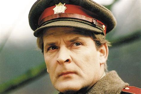 Fotografie zo seriálu Major Zeman na stenách reštaurácie.