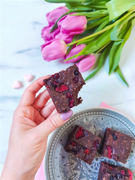 Brownies s ovocím a šľahačkou