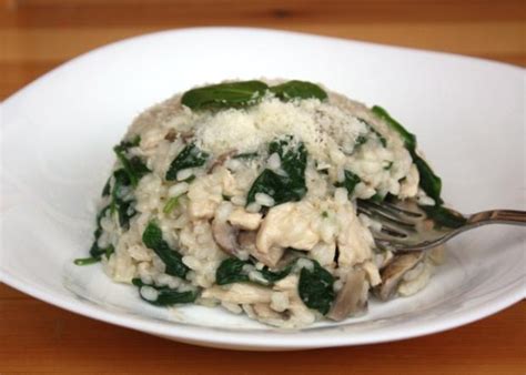 Ilustrácia kuracieho rizota so špenátom