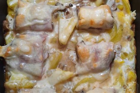 Zapečené kosti a zelenina v pekáči