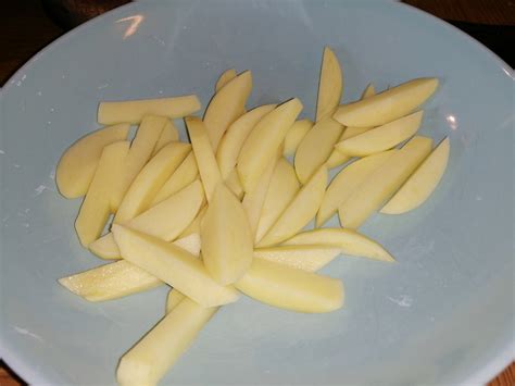 Zemiaky krájané na hranolky