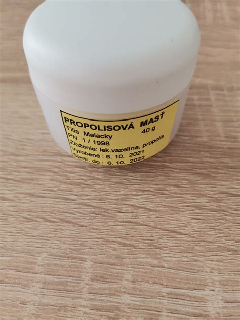 Propolisová masť v nádobke
