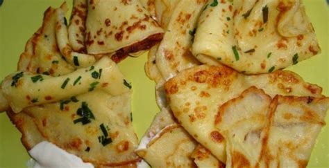 Servírované plnené zemiakové palacinky