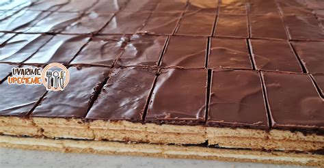 hotové medové rezy pred krájaním