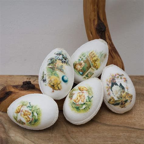 Vajíčka zdobené technikou voskovania voskovkami