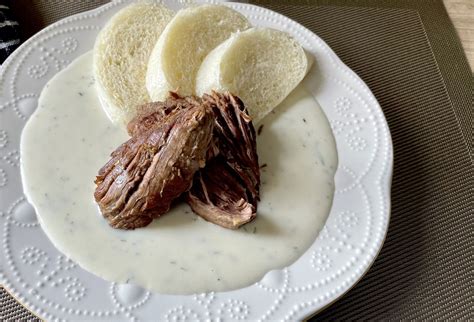 Servírované pečené hovädzie mäso s prílohami