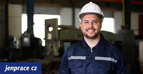 Pracovník obsluhujúci gril