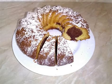 Nádherne upečená dvojfarebná bábovka