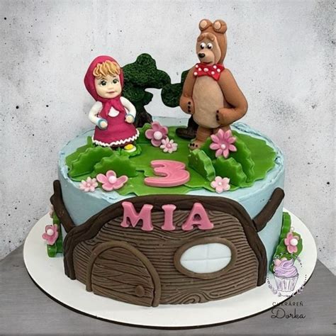 farebná torta s motívom Máša a medveď