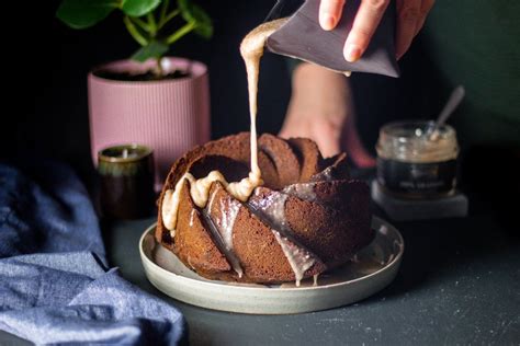 Čokoládová bábovka s arašidovou polevou