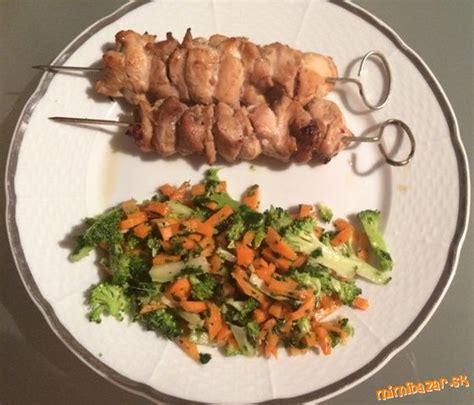 Špízy Teriyaki s mrkvovo-brokolicovým šalátom
