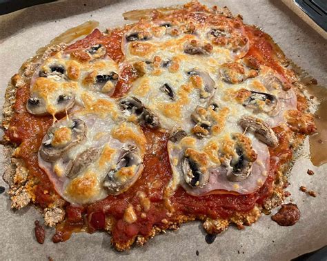 Hotová pizza z ovsených vločiek s oblohou