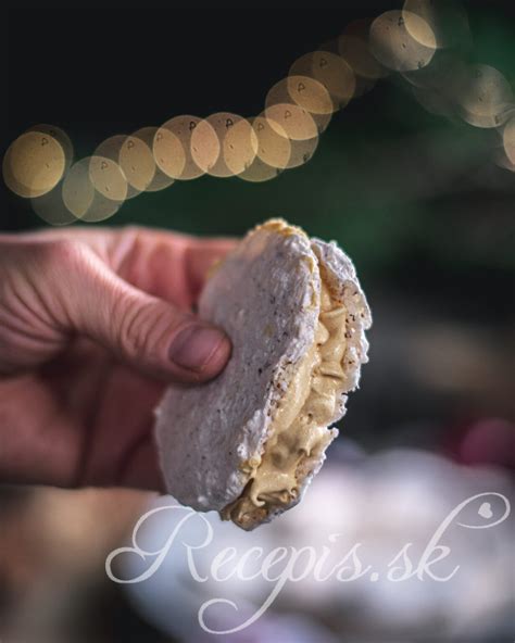 Laskonky s karamelovou plnkou