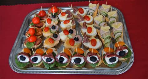 Rôzne druhy obložených chlebíčkov