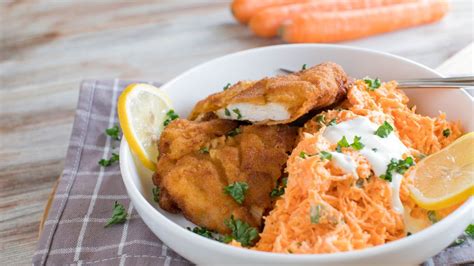 Kuracie rezne s mrkvovým šalátom