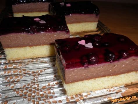 Servírované pudingové rezy