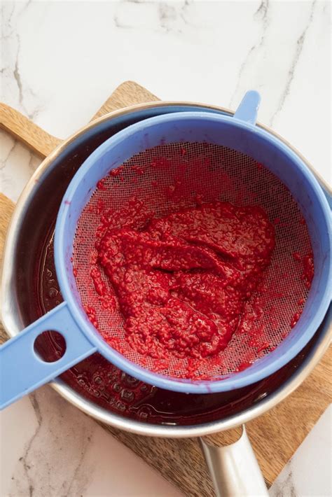 Čerstvé maliny na sitku