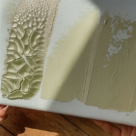 Šišky namaľované akrylovou farbou v rôznych odtieňoch