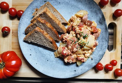 Ilustrácia maďarského leča s klobásou