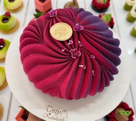 Cukrárska porota ochutnáva torty