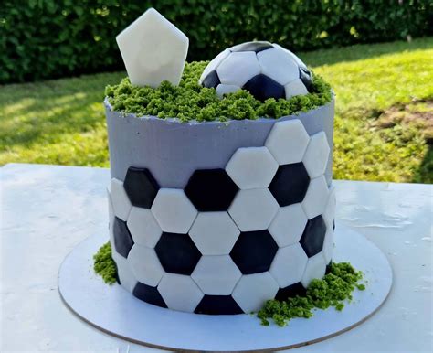 Futbalová lopta torta krok za krokom
