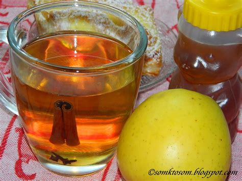 Ilustrácia s jablkami a pohárom jablkového džúsu