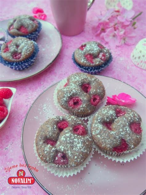 Ilustrácia bezlepkových muffinov s makom a malinami