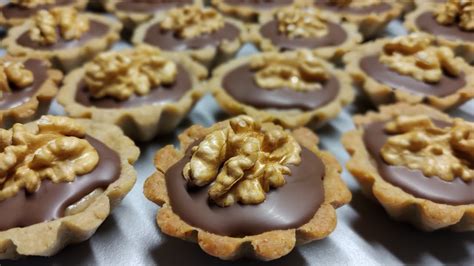 Orechové košíčky pripravené na zdobenie