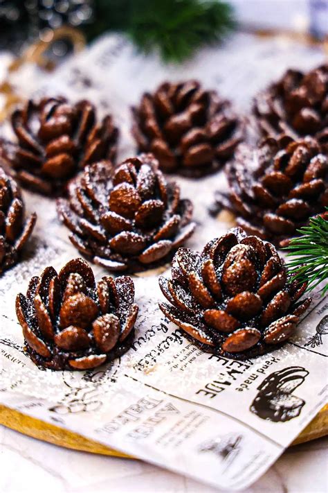 Rôzne druhy vianočných šišiek na tanieri