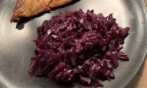 Ilustračná fotografia dusenej kapusty na karameli