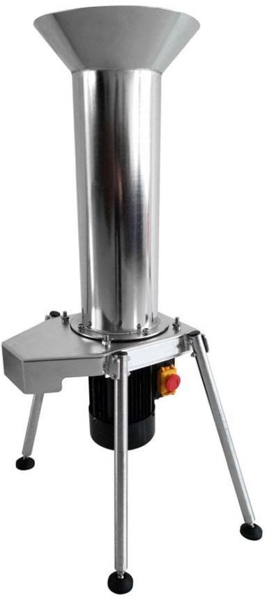 Elektrický drvič ovocia v prevádzke