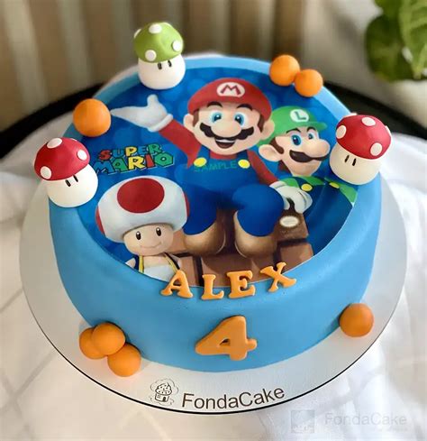 Torta v štýle drip cake s veľkonočnými motívmi