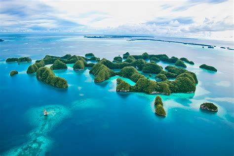 Ostrovčeky Rock Islands v lagúne Palau
