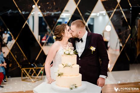 Ilustračná fotografia elegantnej čiernej torty