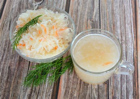 Šťava z kyslej kapusty v pohári