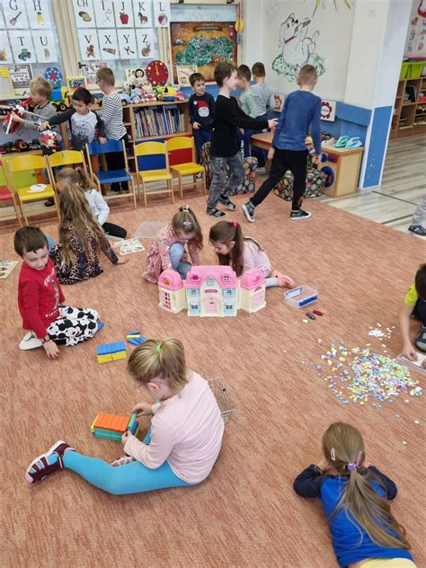 Drevené hračky a skladačky v materskej škole