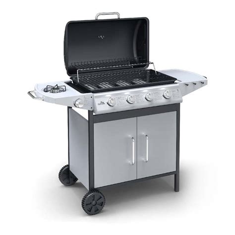 Pojazdný gril s pečeným prasiatkom