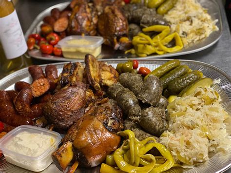 Ilustrácia rôznych druhov jedál dostupných na donášku