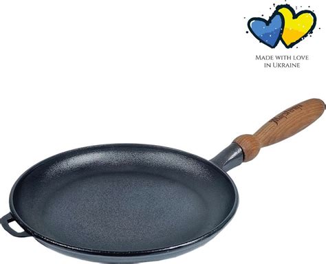 Liatinová panvica s drevenou rukoväťou