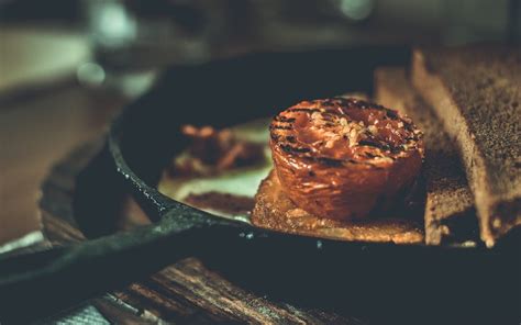 Príprava steaku na liatinovej panvici