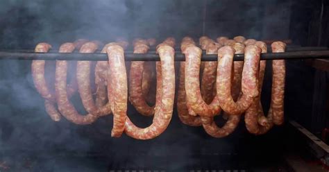 Proces údenia klobás