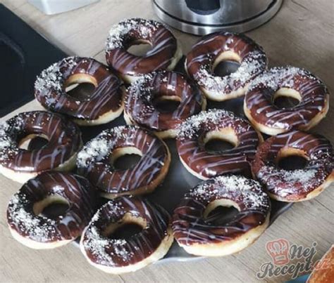 Příprava kokosových ježů s čokoládovou polevou