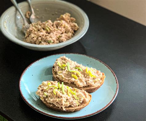 Tuniaková nátierka s krémovým syrom a bylinkami