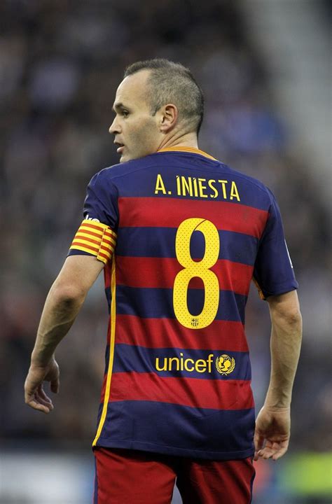 Andres Iniesta s číslom 8
