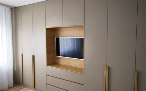 Náčrt šatníkovej skrine na mieru