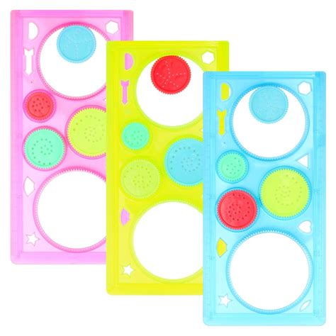 Ilustrácia zemiakov rôznych farieb a tvarov