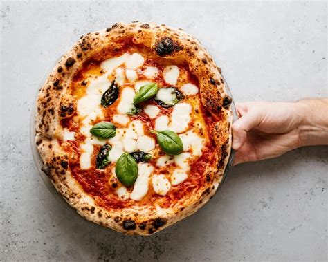 Zloženie tradičnej neapolskej pizze