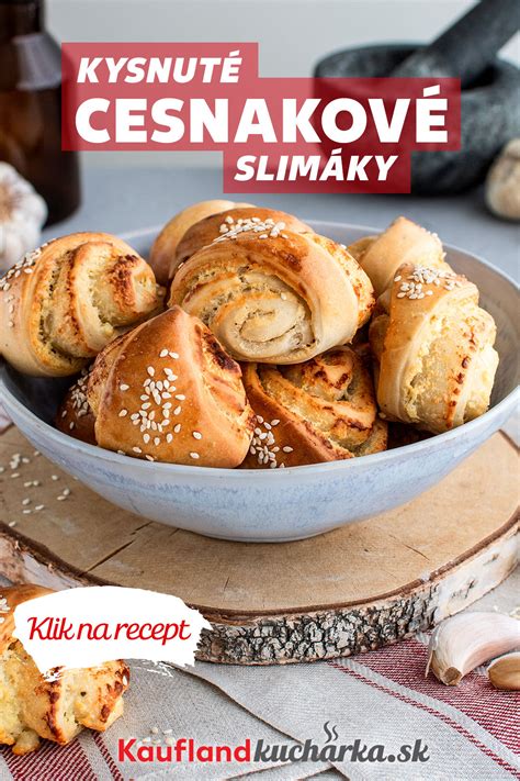 Cesnakové strúčiky a pretláčací lis